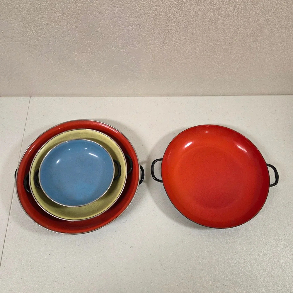Vintage Enamelware Nesting Bowls Sizzling Servers Set Yugoslavia Italy Red Blue
